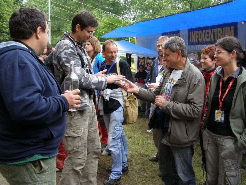 P7040823 Zahrada  ambo   slivovice